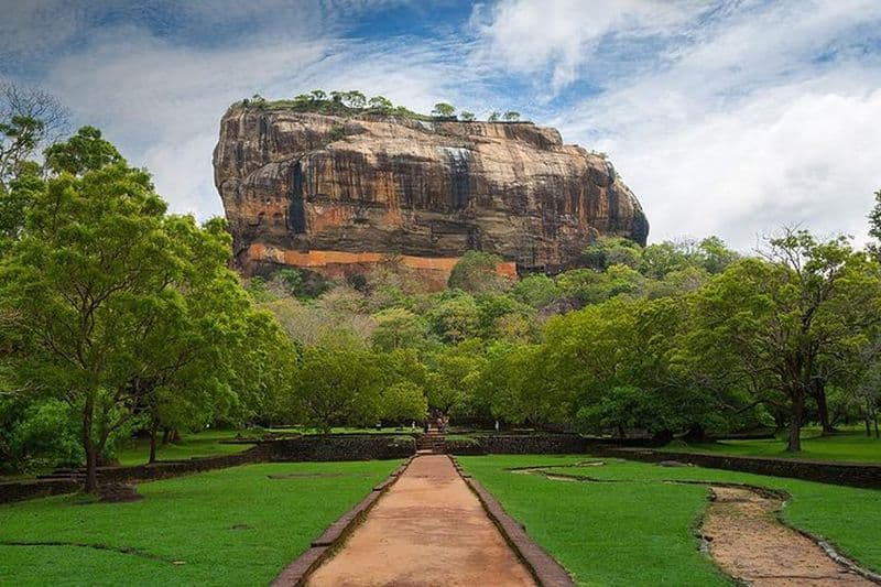 Sigiriya Rock et Dambulla Cave Temples de Colombo (excursion d'une journée tout compris)
