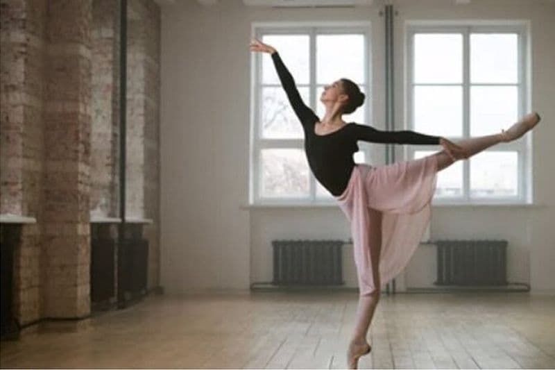 Danse classique avec une danseuse de l’Opéra national de Paris
