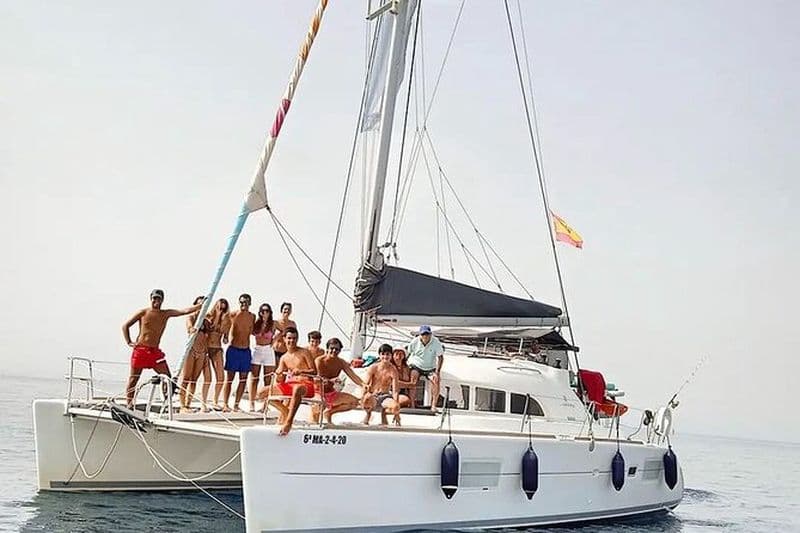Excursion de groupe de 3 heures en catamaran à Marbella avec observation des dauphins