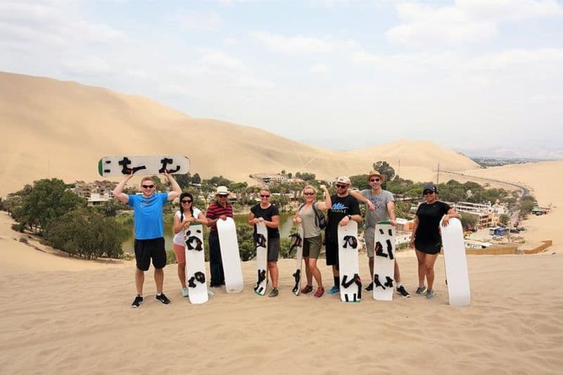 Buggy Dune & Sandboarding autour de l'excursion d'une journée à Huacachina Oasis & Ballestas