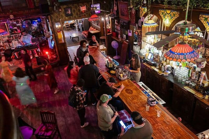Marcher Pub Crawl dans le centre-ville de Juneau