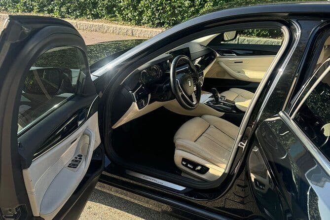 Transfert privé de luxe d'une journée de l'aéroport de Malpensa au centre de Milan