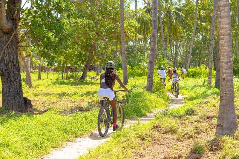 Village pittoresque et circuit côtier en VTT à Watamu Kenya