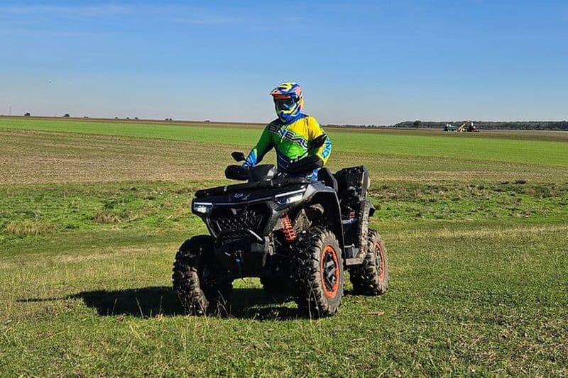 Excursion privée d'une demi-journée en VTT et en quad près de Bucarest