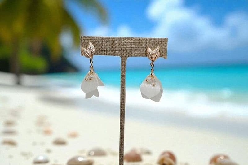 Bijoux faits main dans la vieille ville et collier en écailles de poisson