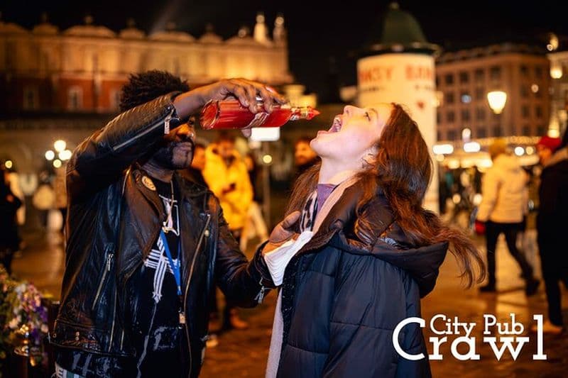 Pub Crawl Boissons illimitées puis 5 meilleurs clubs de Cracovie avec VIP