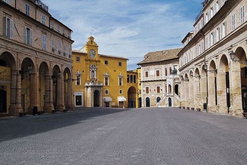 Fermo: visite à pied à travers des ruelles suggestives et des histoires incroyables