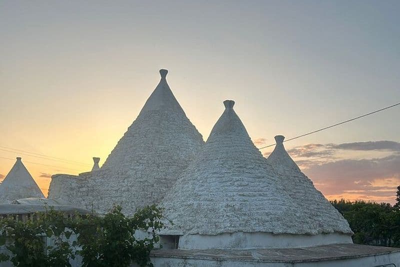 Préparation de pâtes la nuit avec musique et vin - petits groupes