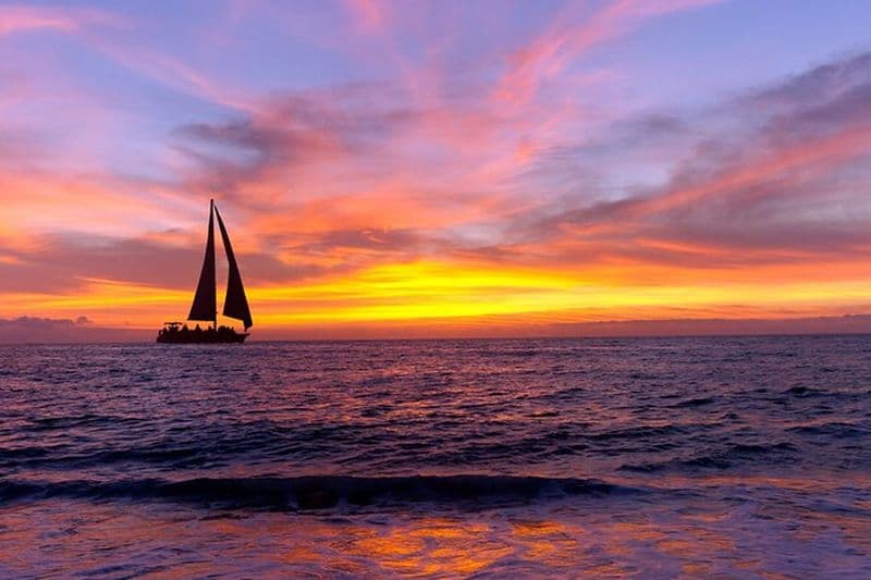Coucher de soleil sur un voilier à Cabo de Gata