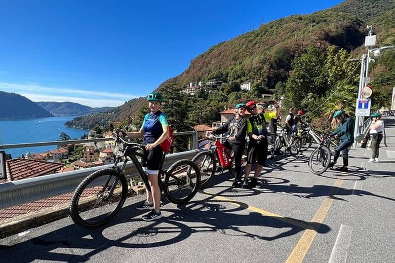 Tour en vélo électrique du lac de Côme et des vignobles suisses