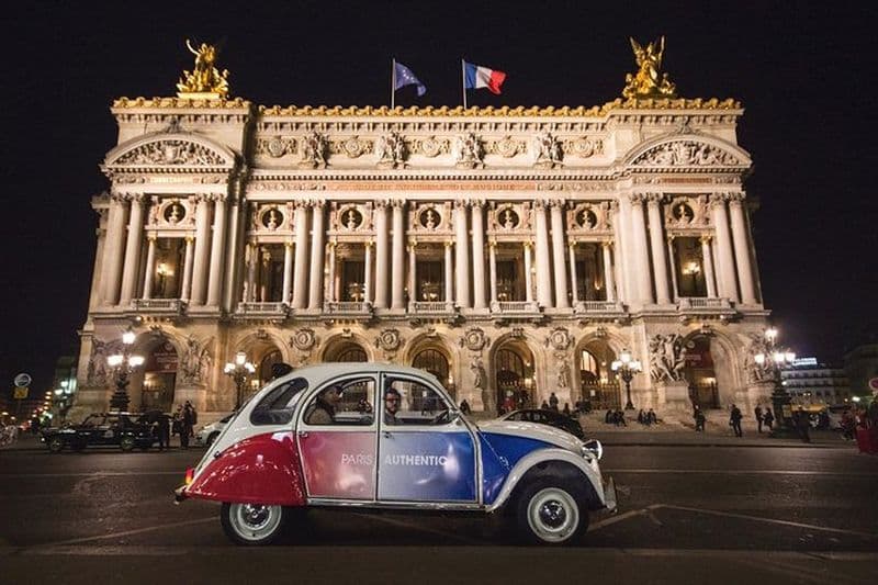 Tour de Paris et Montmartre en 2CV de nuit avec Champagne