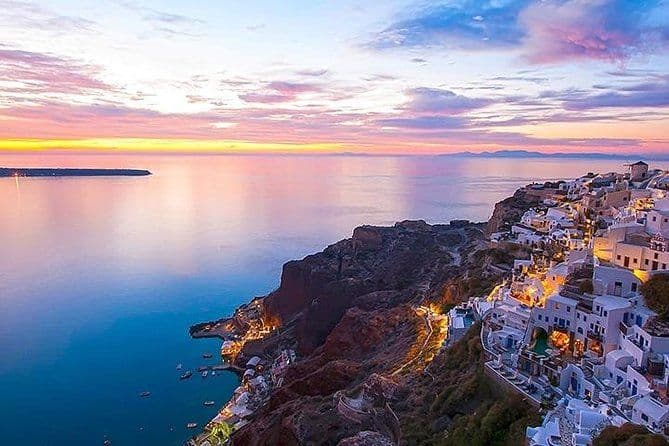 Visite matinale partagée de Santorin via les sources chaudes et la plage blanche