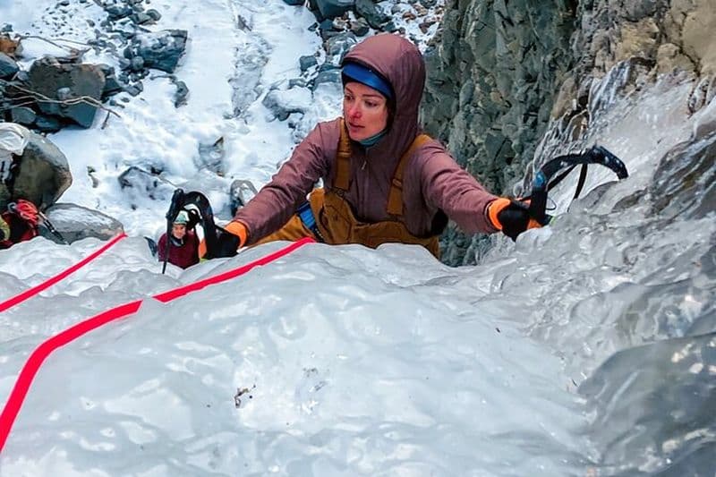 Escalade de glace d'hiver de Seward
