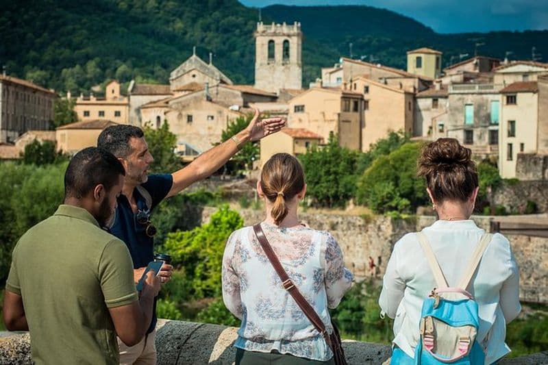 Visite en petit groupe d'une journée dans les villages médiévaux au départ de Barcelone