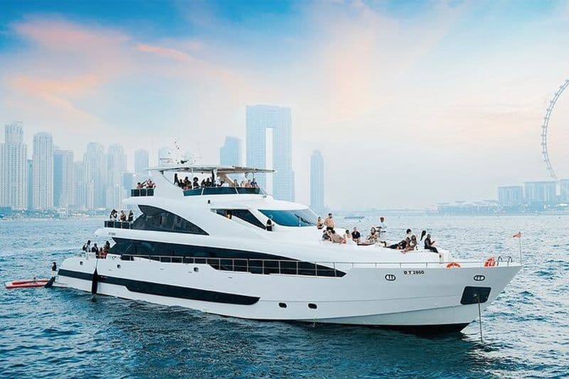 Billet Dubaï : Superyacht de luxe avec Live DJ, Natation et Open Bar