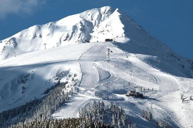 Transfert privé de l'aéroport de Sofia à la station de ski de Bansko avec visite du monastère de Rila