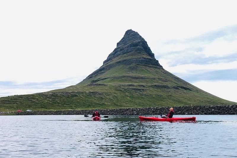 Aventure de kayak classique par le mont. Kirkjufell