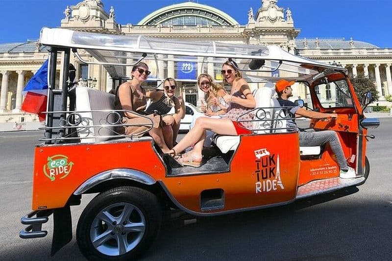 Visite privée à Paris en TukTuk électrique ( 2 heures )