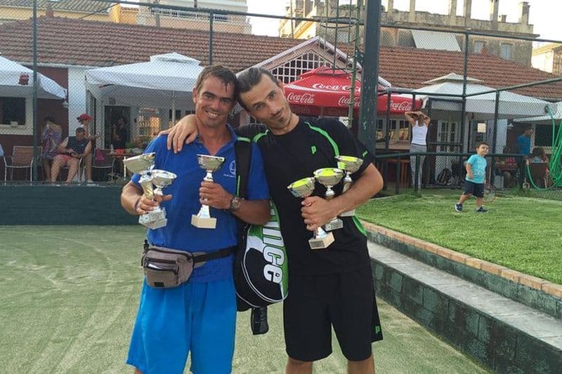 Entraîneur de tennis (île de Corfou)