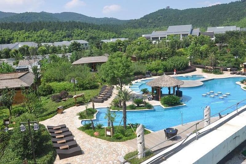 Visite privée de la ville aquatique de Tongli au départ de Shanghai avec une expérience de spa aux sources chaudes