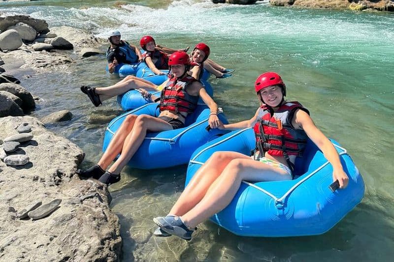 River Tubing au parc national de Vjosa à Permet