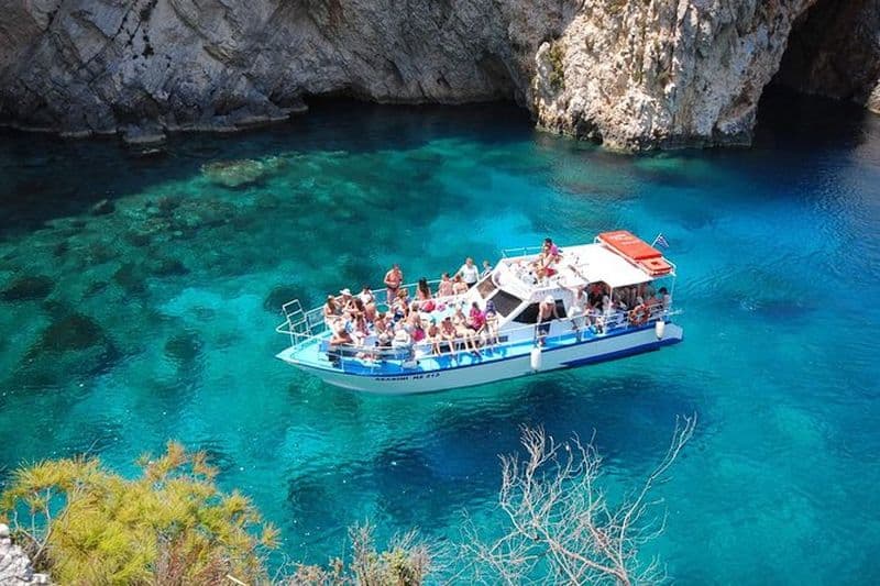 Excursion en bateau à Zante: Naufrage et grottes bleues locales avec 3 arrêts de baignade