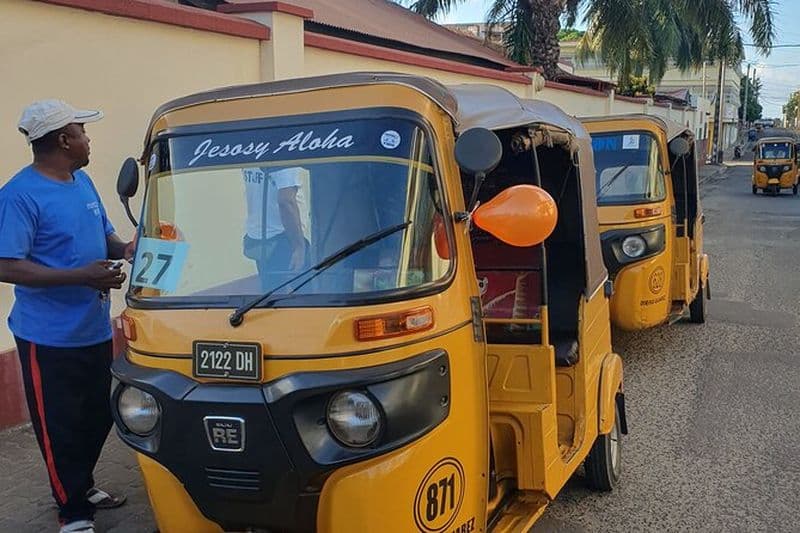 Tour de Ville d'Antsiranana en Tuk Tuk et Baies avec Vue Baobabs