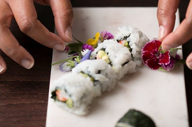 Cours de cuisine sushi dans une brasserie locale à Minneapolis