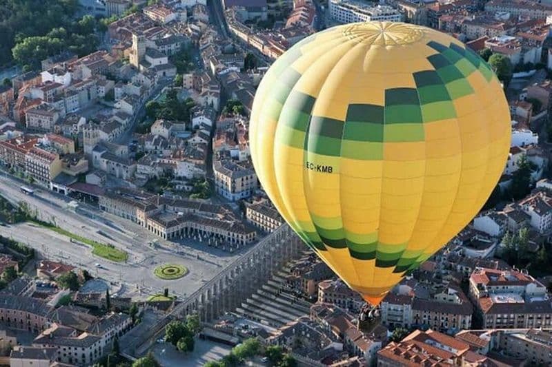 Montgolfière au-dessus de Ségovie avec transferts optionnels depuis Madrid
