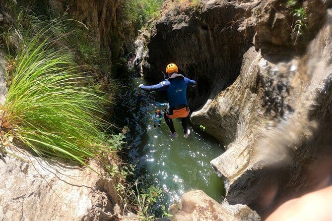 Depuis Estepona : visite guidée de canyoning sur la rivière Guadalmina