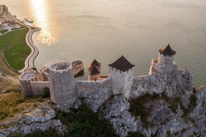 De Belgrade: Forteresse de Golubac & Porte de Fer Gorges du Danube