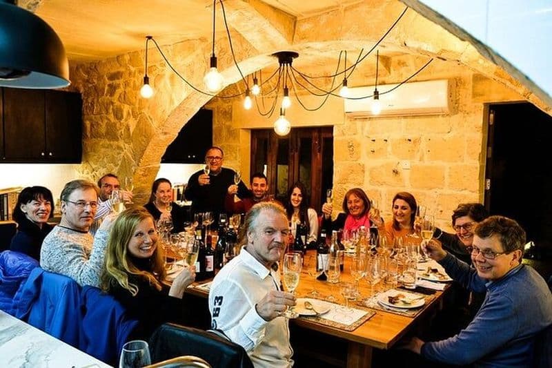Dégustation de vins et dîner en cuisine ouverte à 17 Mons Vella