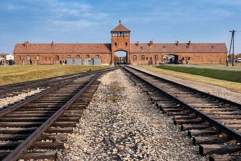 Transfert aller-retour Auschwitz Birkenau, chauffeur privé de Cracovie