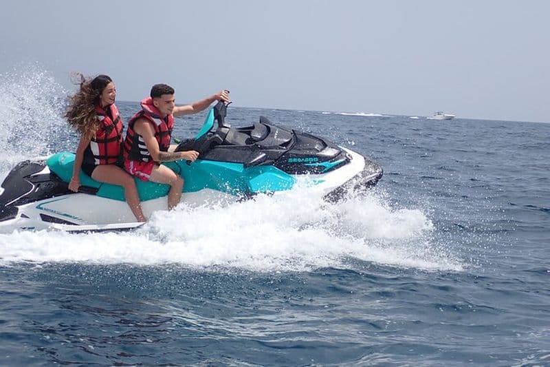 Location de jet ski à Alicante pour explorer la côte