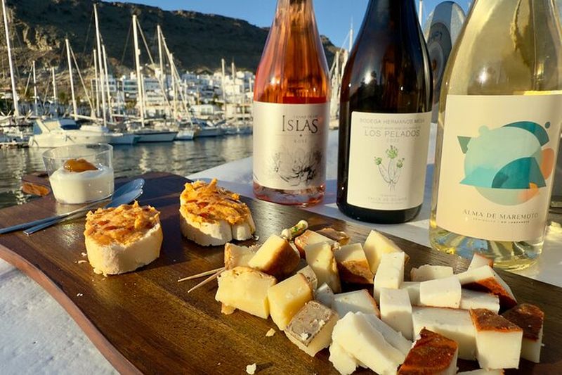 1h Excursion en bateau + 2h Dégustation de vins et mets locaux à quai