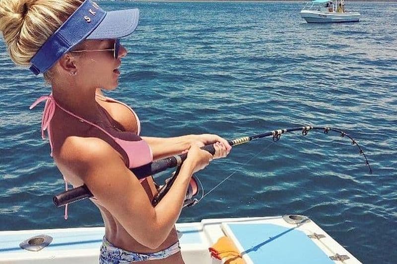 Le prix du voyage de pêche privé tôt le matin est valable pour 8 personnes maximum.