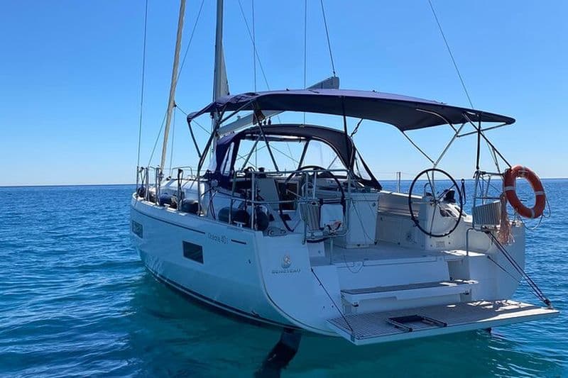 Excursion d'une demi-journée en voile des falaises de Nerja - Maro avec tuba