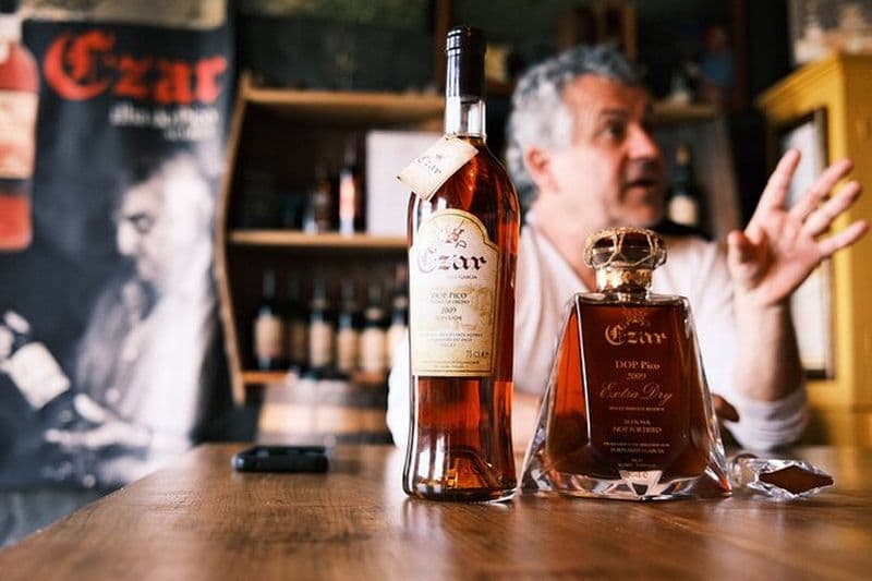 Dégustation de vins de luxe à la cave Czar Pico