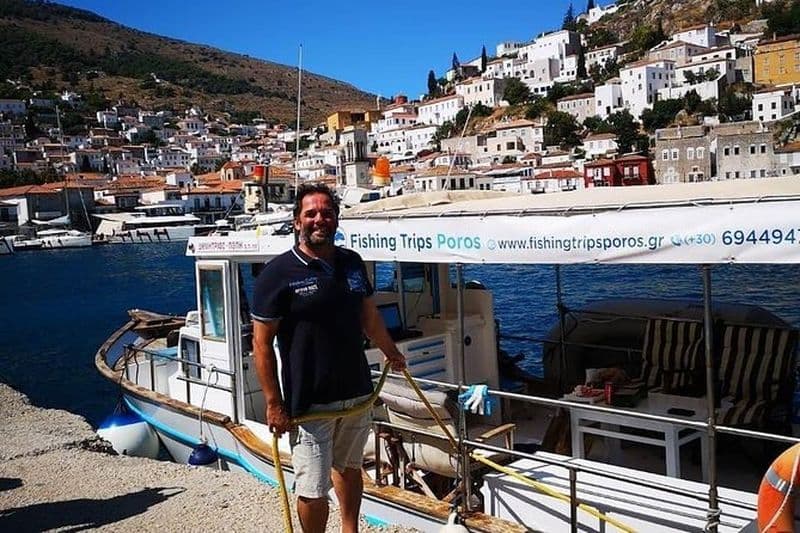 Des vacances amusantes dans les eaux bleues du golfe Saronique!