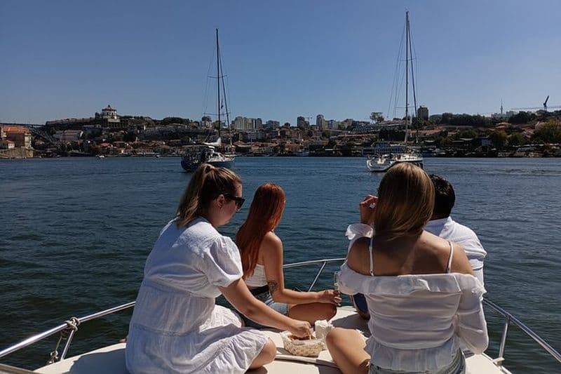 Tour en bateau privé 6 Pontes et Ribeira 1h30 prix de groupe jusqu'à 6px