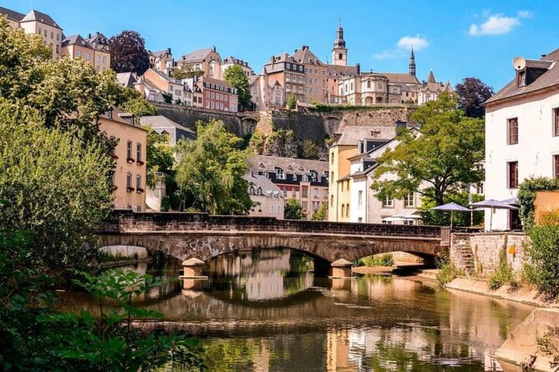 Quête romantique au Luxembourg: Promenade d'histoire d'amour autoguidée
