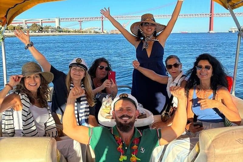 Lisbon Bachelor Party Boat : Live DJ, Boissons et Sunset Vibes