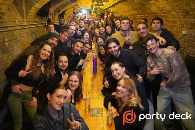 Budapest Pub Tour +6 coups gratuits +Accès VIP +Jeux de boissons