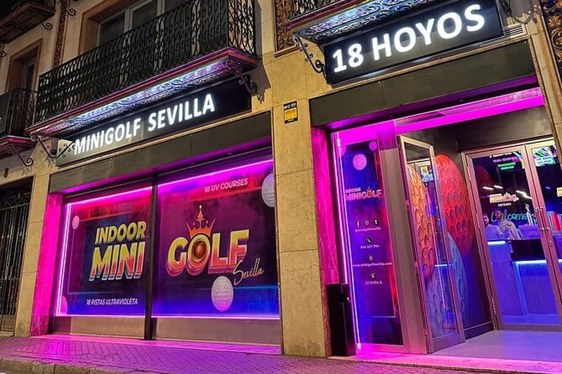 Aventure de minigolf à l'intérieur de 18 trous au cœur de Séville