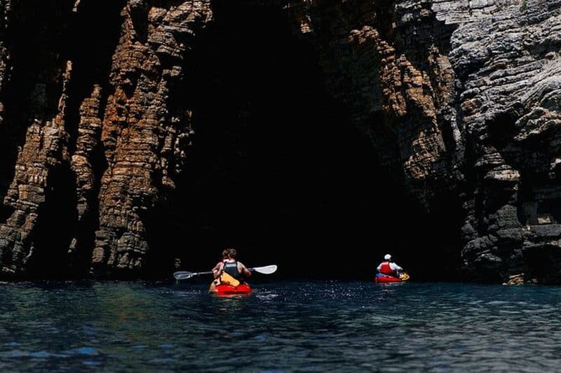 Budva Bay : Excursion en kayak et SUP aux grottes côtières
