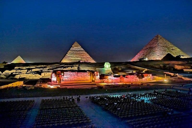 Spectacle son et lumière aux Pyramides de Gizeh