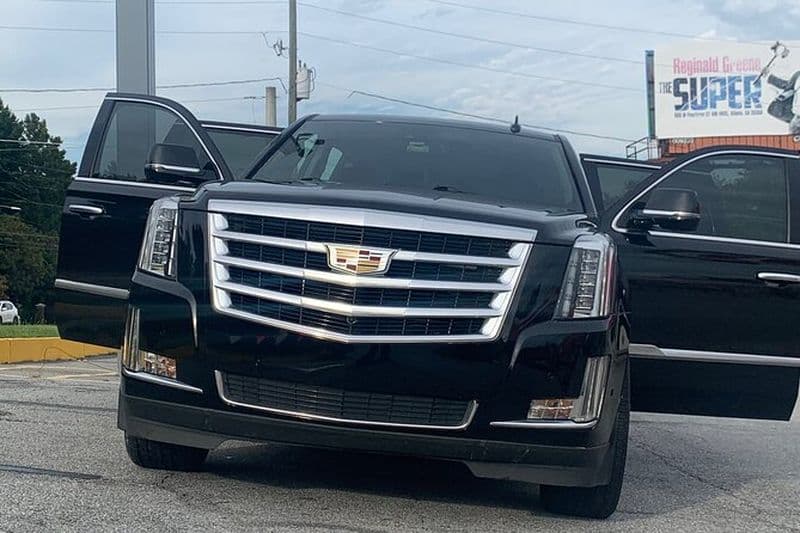 Service horaire de SUV noir et transferts aéroport de luxe