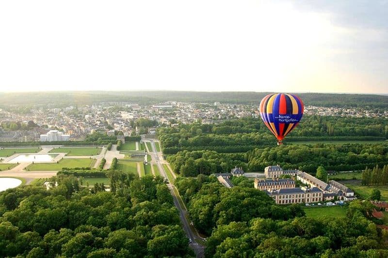 Vol en montgolfière d'une demi-journée au-dessus de la forêt de Fontainebleau et du château de Fontainebleau