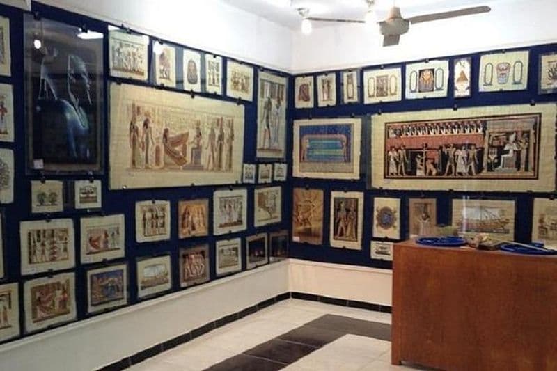 Visite privée de shopping aux bazars de parfum papyrus en coton