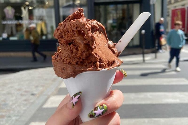 Saint-Germain La visite originale de dégustation de chocolat avec pâtisseries et macaron